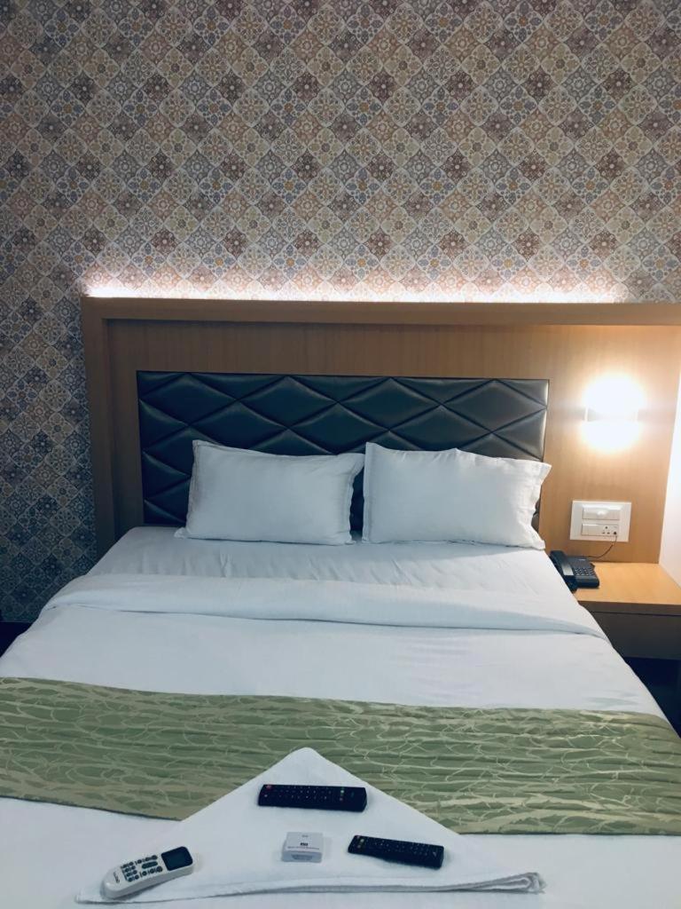 Glitz Hotels The Ar Residency - Nr Thane Railway Station Ngoại thất bức ảnh